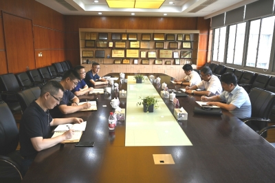 嘉興海關(guān)關(guān)長(zhǎng)王俊一行蒞臨我司調(diào)研